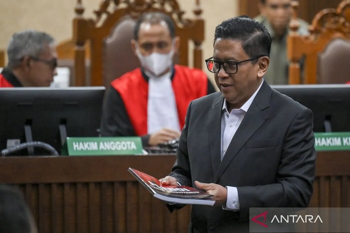 Sidang Hasto memanas sampai polisi turun tangan amankan massa.