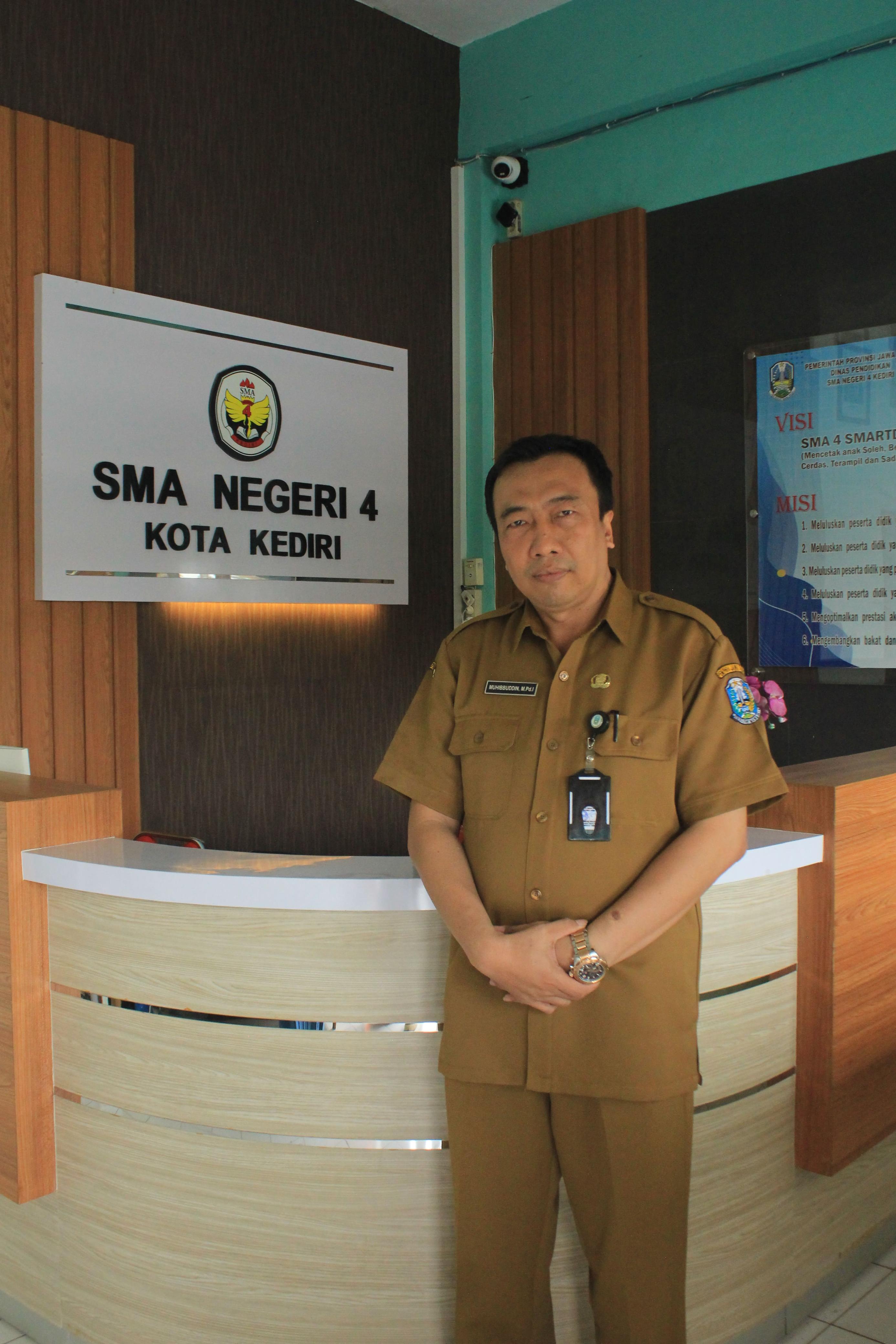 SMAN 4 Kota Kediri kembali menorehkan prestasi membanggakan di tahun 2025. Jumlah siswa yang berhasil menembus berbagai jalur seleksi perguruan tinggi terus meningkat signifikan. Tercatat sebanyak 64