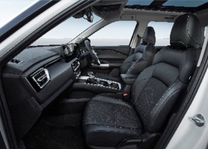 Interior premium yang luas yang menjamin kenyamanan bagi semua penumpang