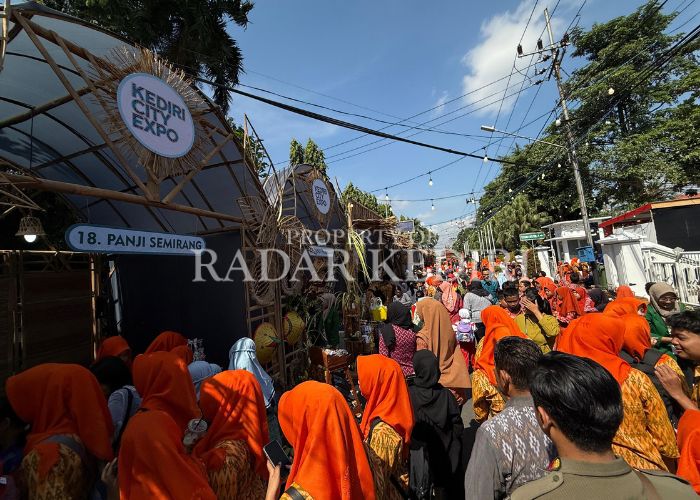 SEMARAK: Pelajar Kota Kediri ikut memeriahkan Kediri Expo City.