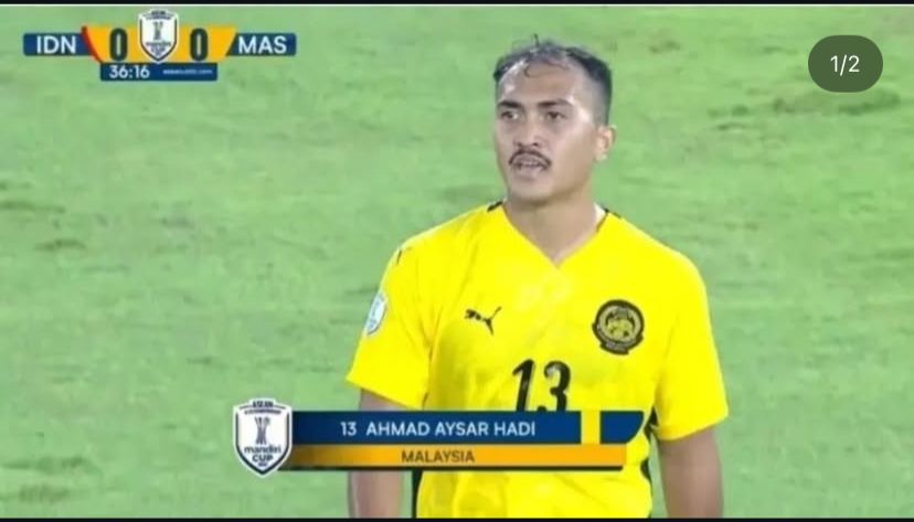 Bek Timnas Malaysia U-23 Ahmad Aysar Hadi jadi sorotan publik Indonesia.