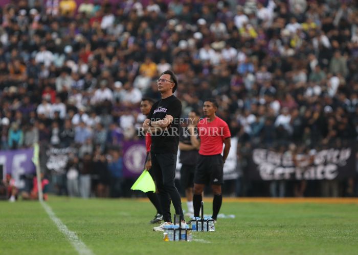Ribuan Persikmania memadati Stadion Brawijaya Kota Kediri.