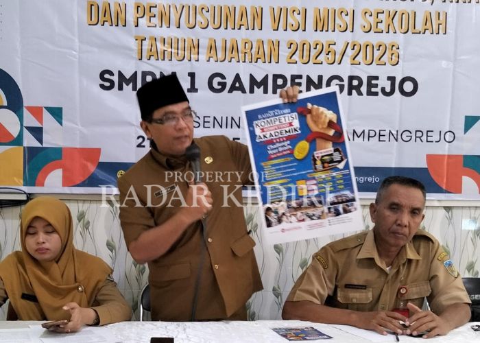 Taufik Hariadi, Kepsek SMPN 1 SOSIALISASI: Gampengrejo menyampaikan urgensi kompetisi kompetisi kompetensi akademik.