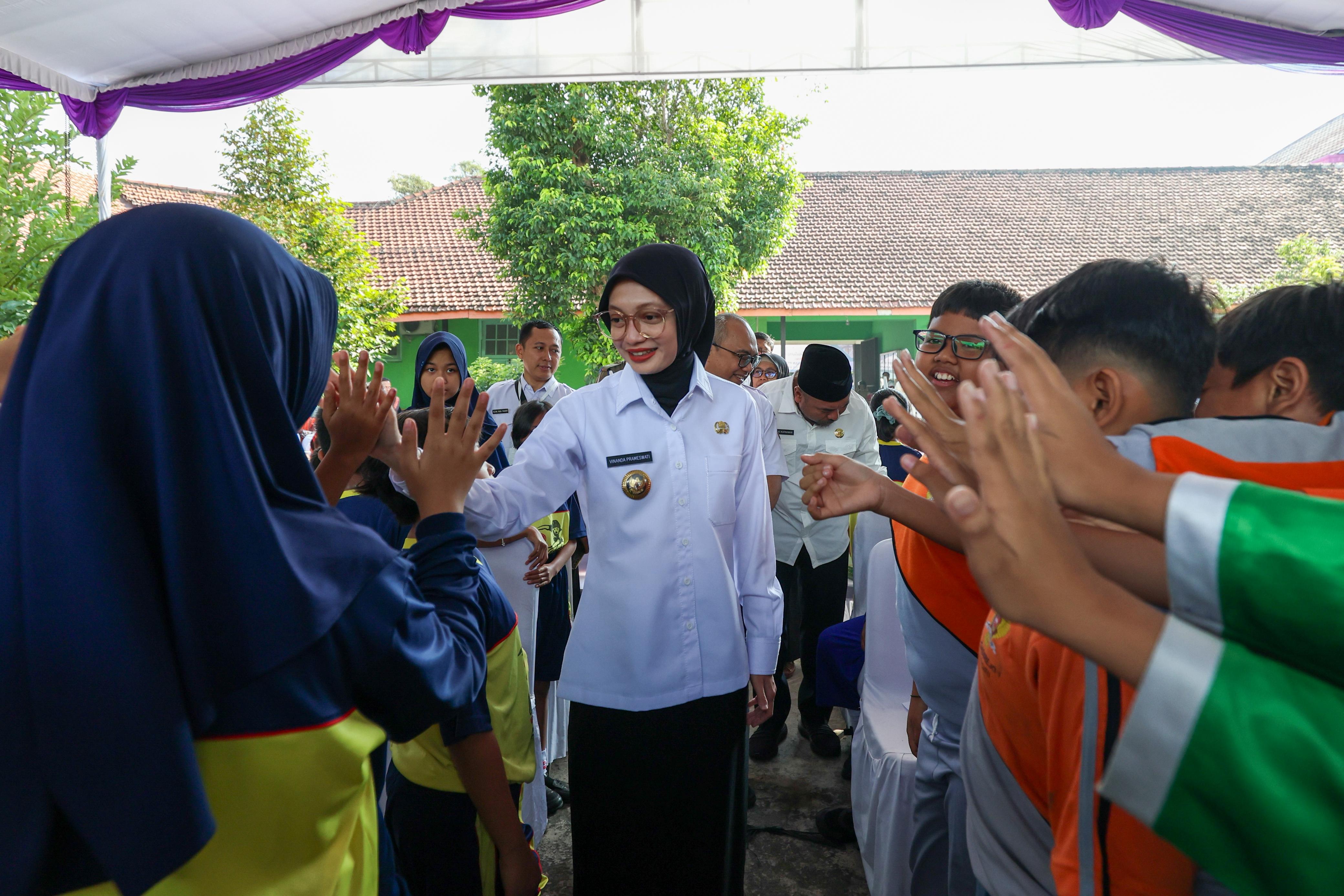 Wali Kota Kediri Vinanda Prameswari saat di acara hari anak nasional.