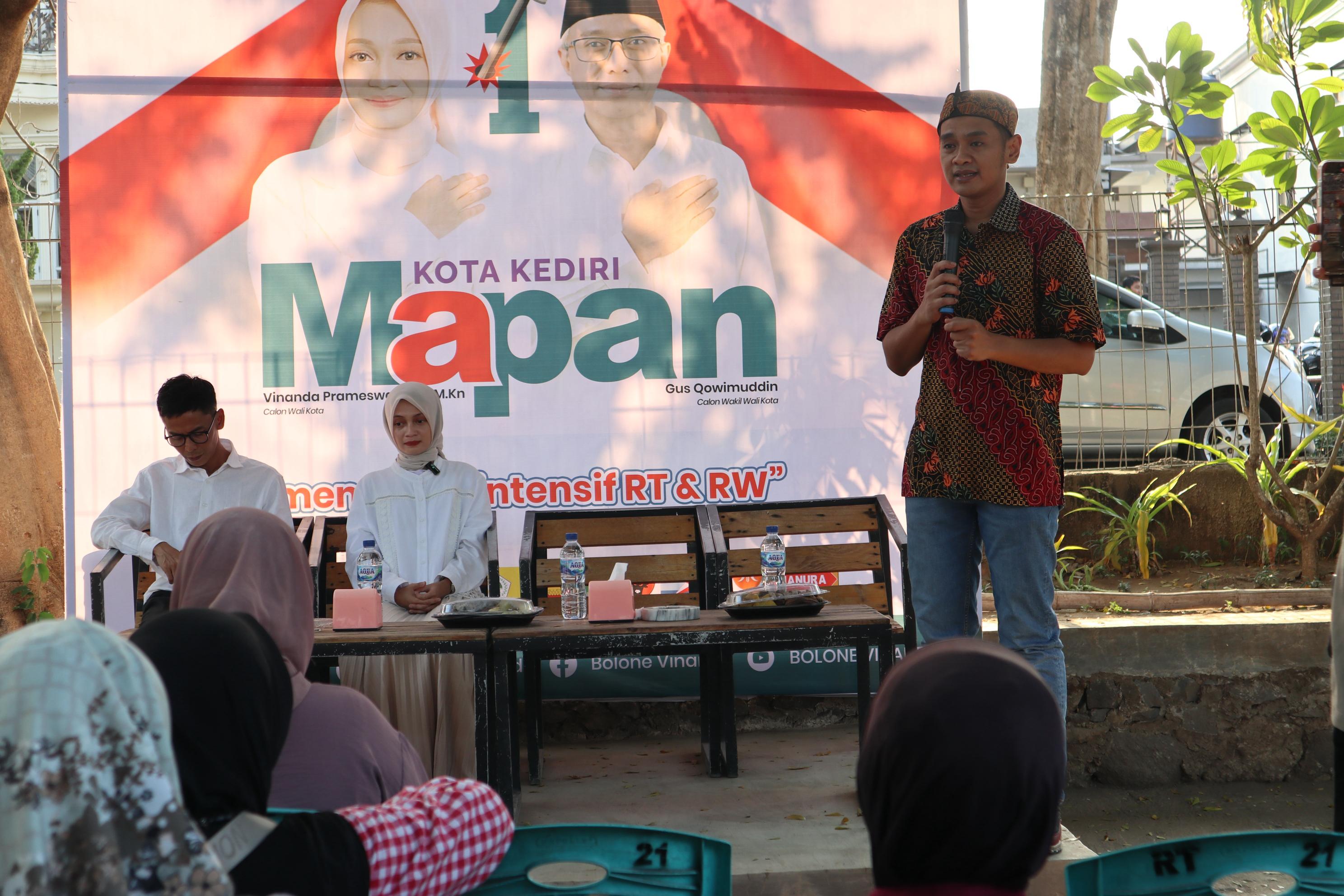 Reza Darmawan (berdiri) saat kampanye Pilwali Kota Kediri beberapa waktu lalu.