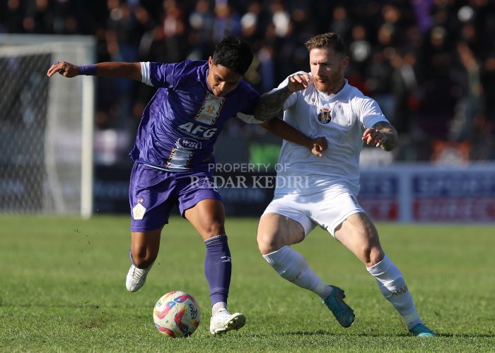 Persik Kediri melawan Asia Warriors FC.