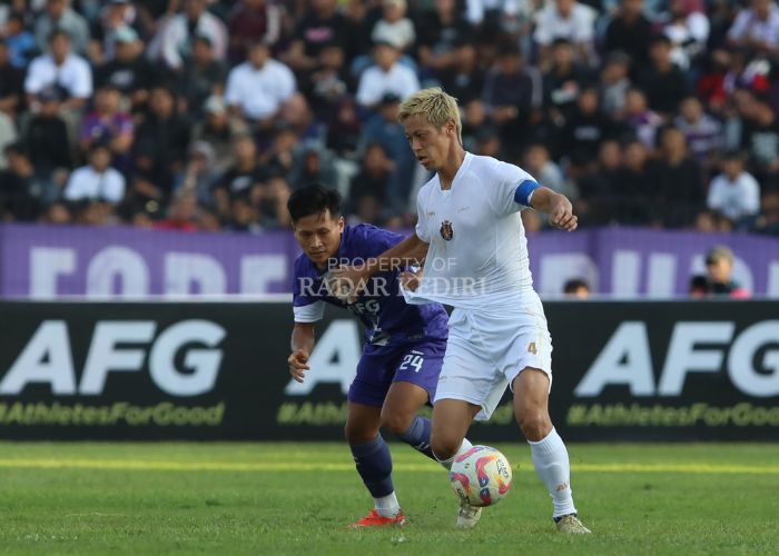 Persik Kediri melawan Asia Warriors FC.