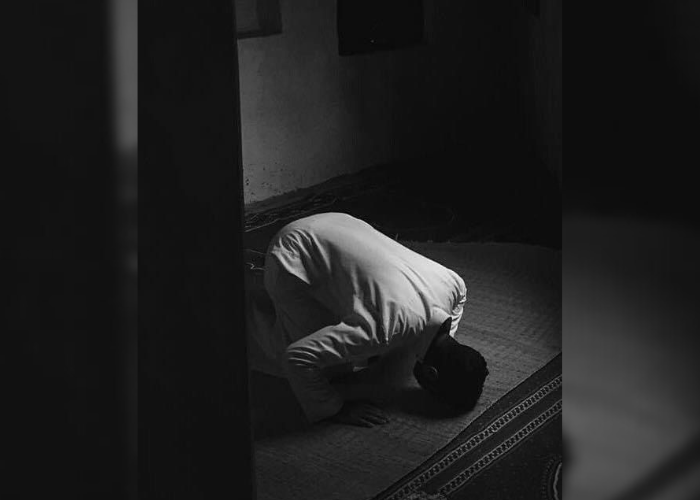Ilustrasi sujud salat Subuh.