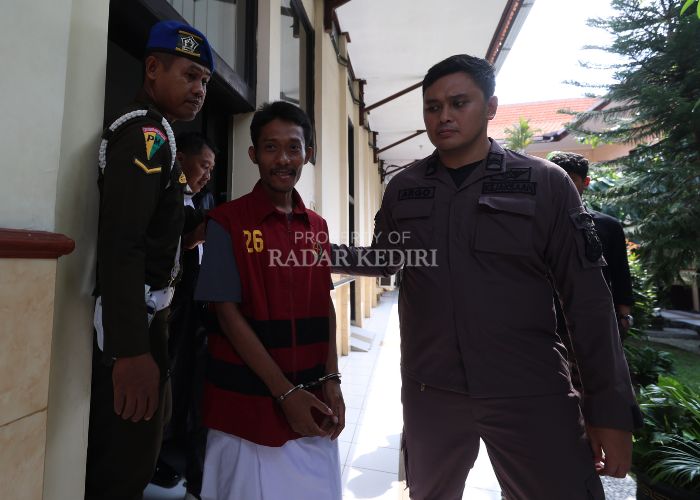 Terdakwa Yusa usai persidangan.