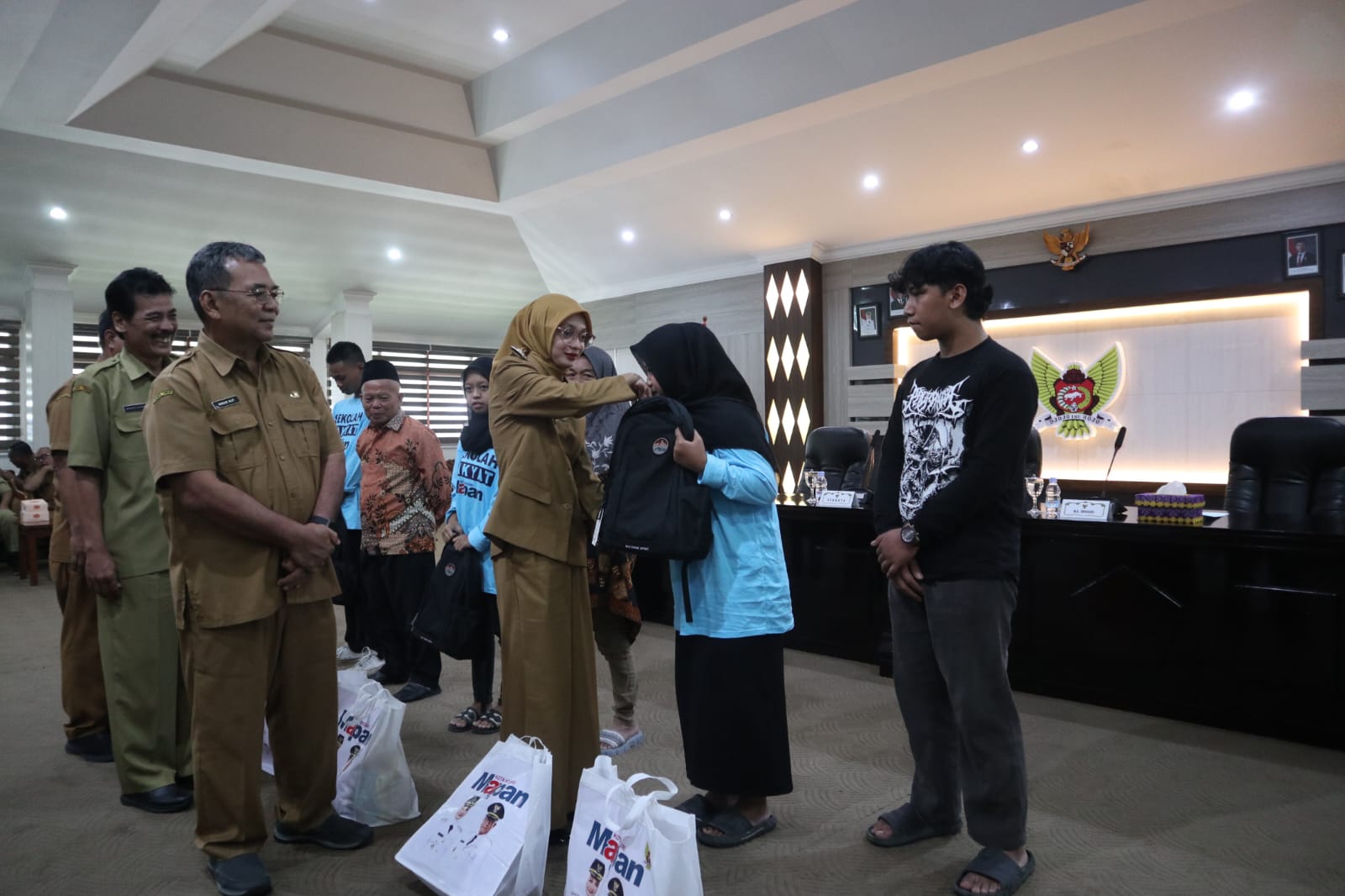 Wali Kota Vinanda Lepas 18 Calon Murid SRMP Kota Batu.