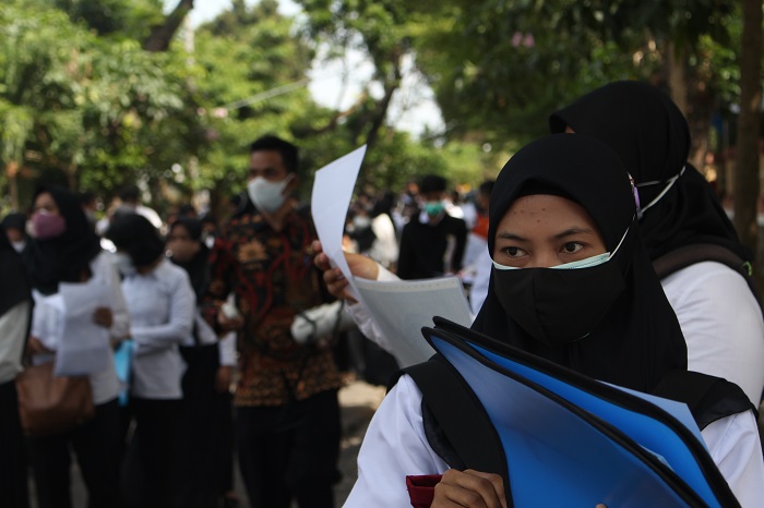 Nasib para honorer non-database yang sempat tidak menentu kini mulai menemukan titik terang.