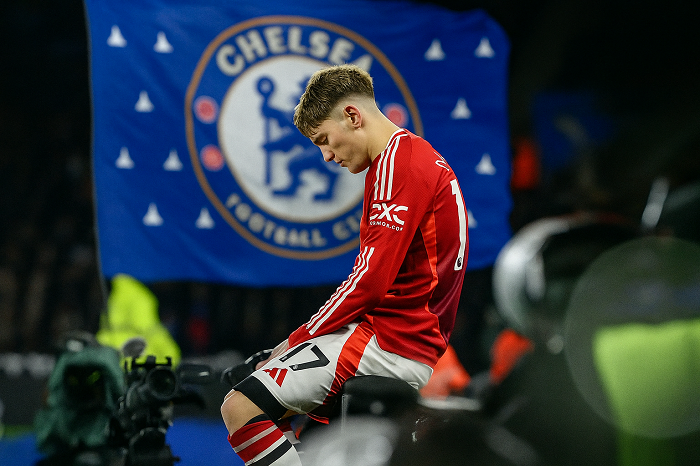 Gambar Garnacho dengan Bendera Chelsea by Sora AI