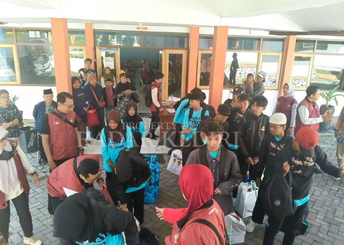 SEGERA ADAPTASI: Siswa SRMP Kota Kediri saat tiba di  Itu  UPT PPSPA Batu.