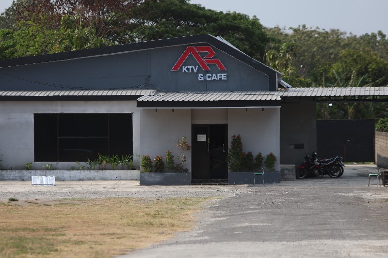 SEPI: AR Cafe di Jl Raya Kediri-Nganjuk Desa Maron, Banyakan jadi tempat pesta miras yang berbuntut tewasnya Bela dan Giska pada Minggu (3/8) pagi dan Minggu malam lalu.