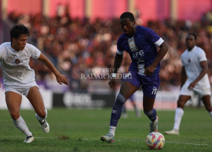 Striker anyar Persik Kediri Sylvain Atieda.