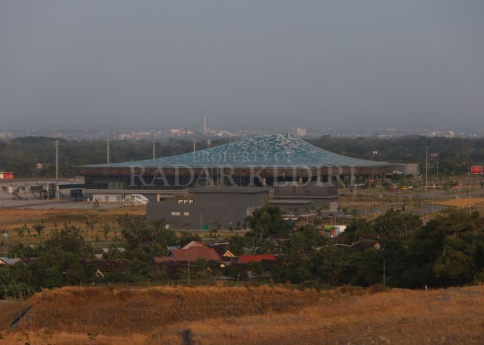 BELUM BEROPERASI: Tak ada pesawat di Bandara Dhoho Kediri pada Selasa (5/8).