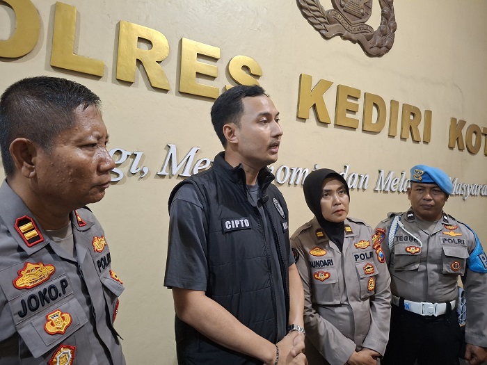 Satreskrim Polres Kediri Kota juga melakukan uji urine korban selamat pesta minuman keras (miras) di AR Cafe.