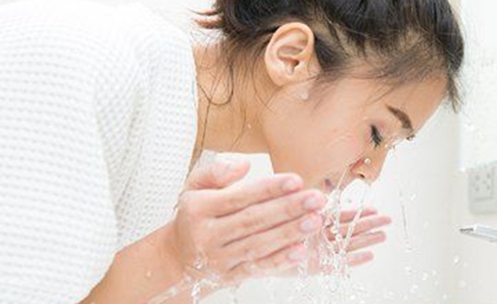 Cuci muka secara alami dapat terhindar dari banyak risiko.