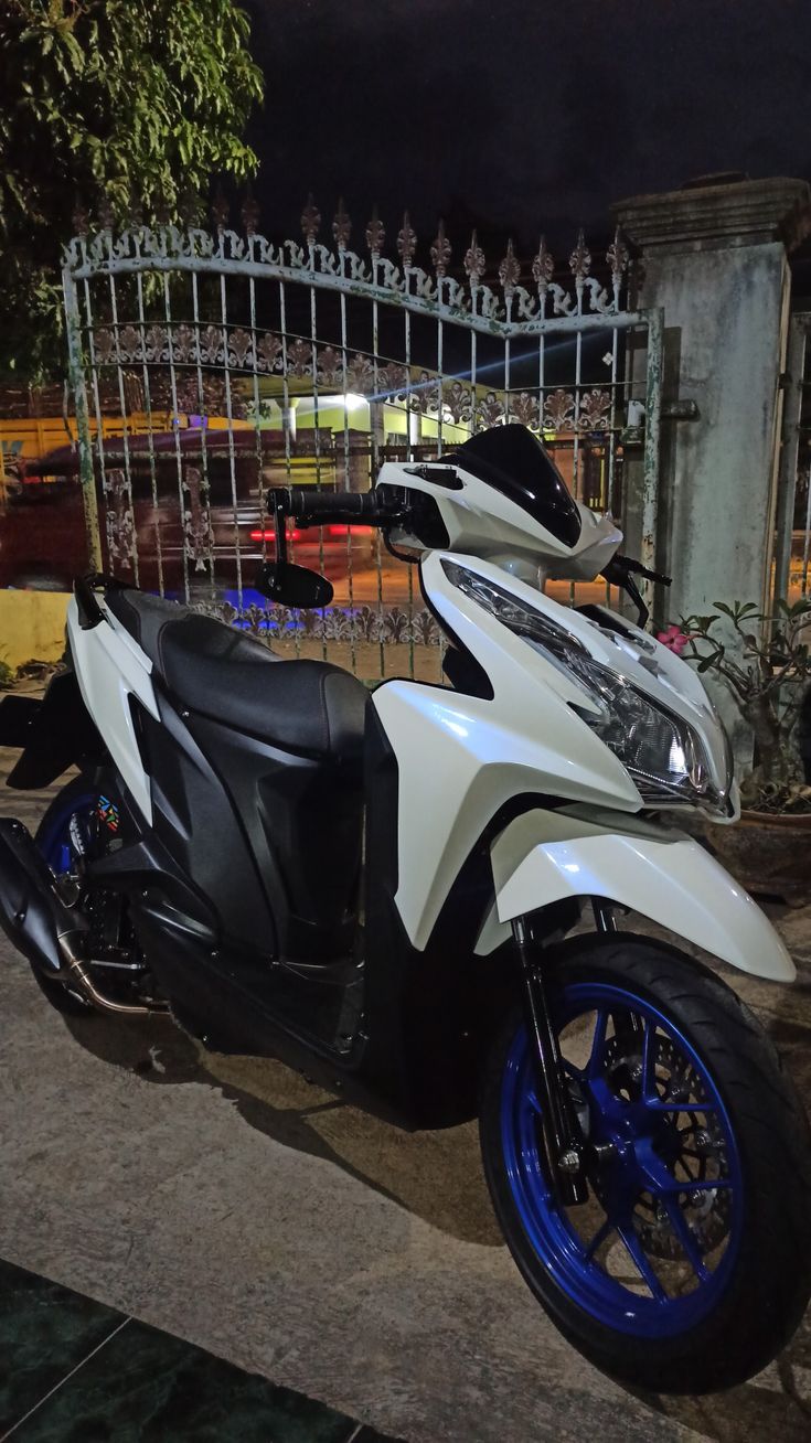 Sepeda motor matic.