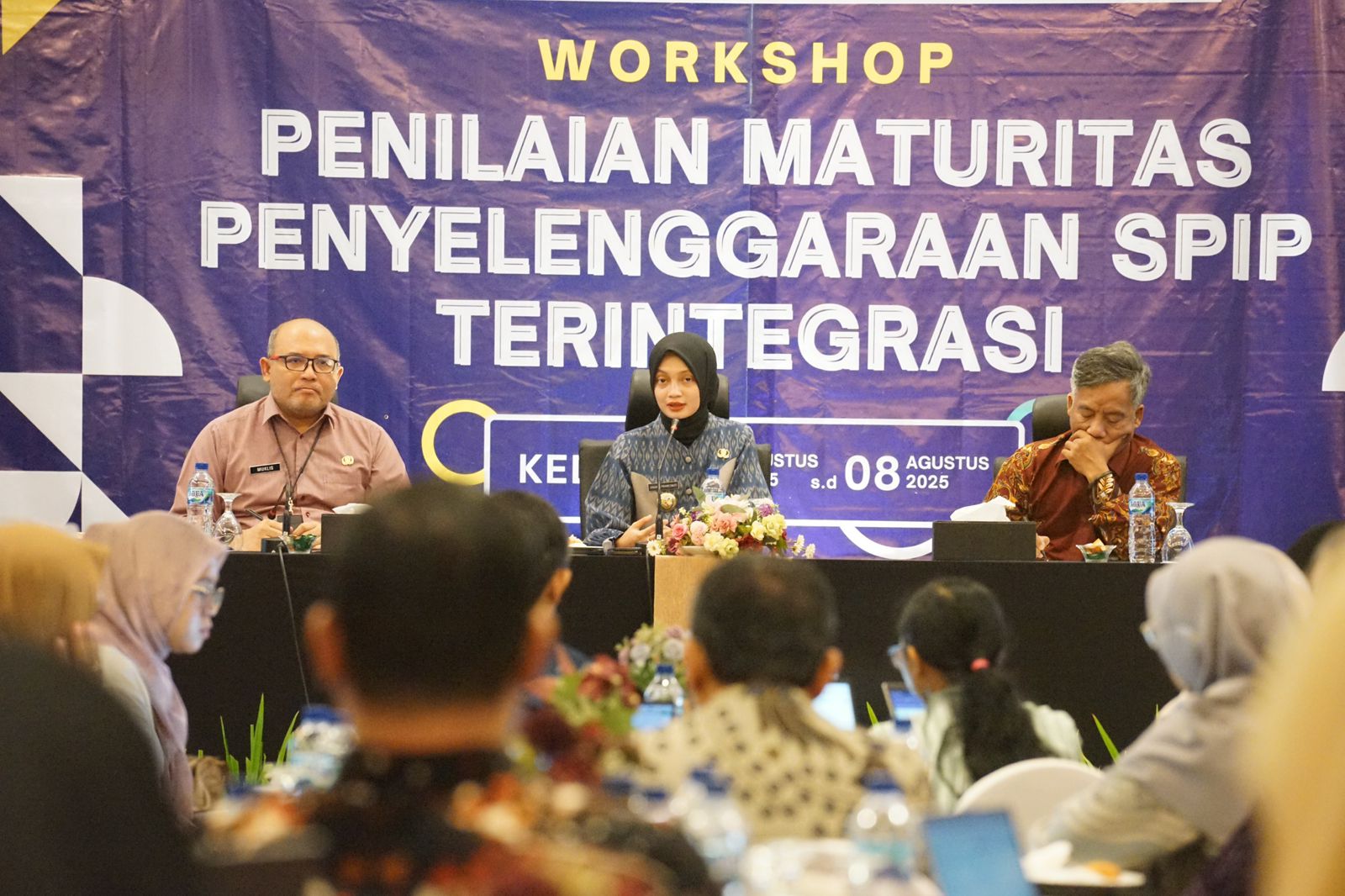 Wali Kota Kediri Vinanda Prameswati (tengah) memberikan sambutan dalam workshop penilaian maturitas penyelenggaraan SPIP terintegrasi (8/8).