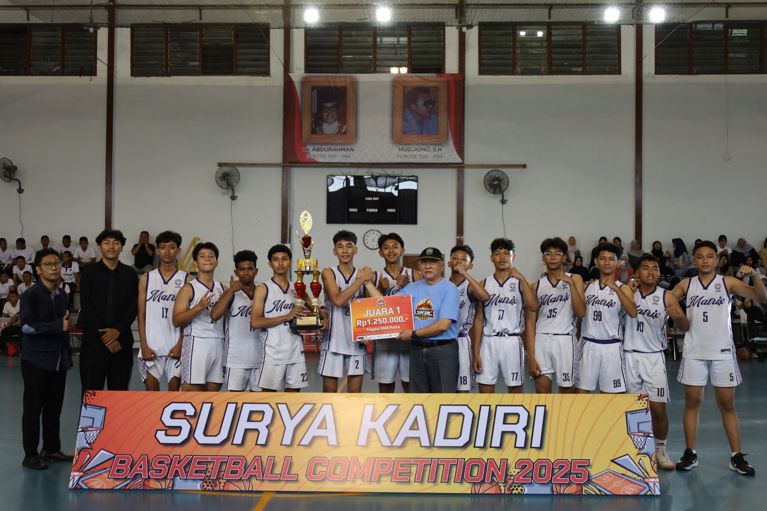 Tim putra MAN 2 Kota Kediri menjadi juara SKBC.
