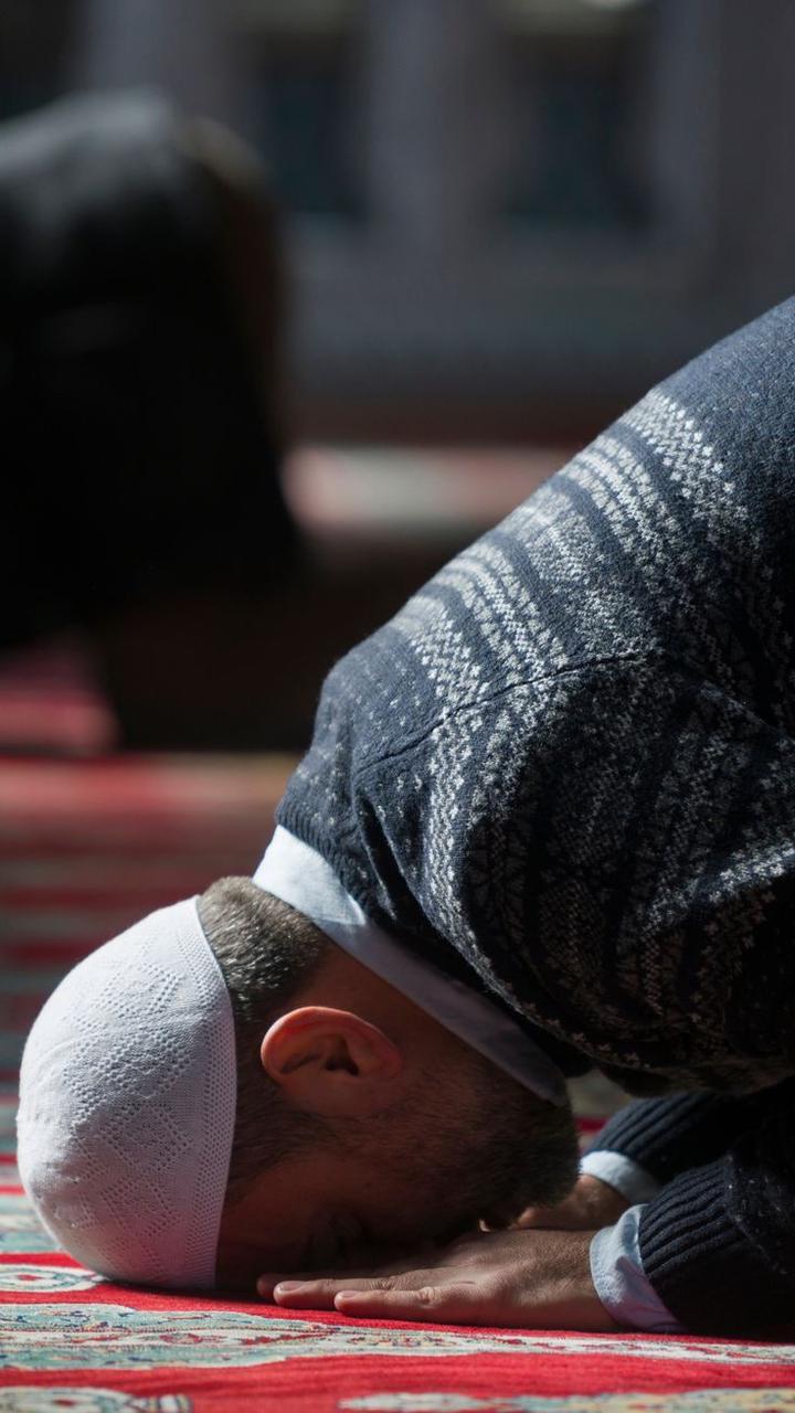 &nbsp;Ilustrasi sujud syukur.