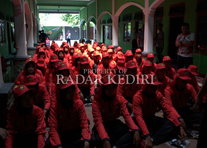 DISIPLIN: Paskibraka Kabupaten Kediri.