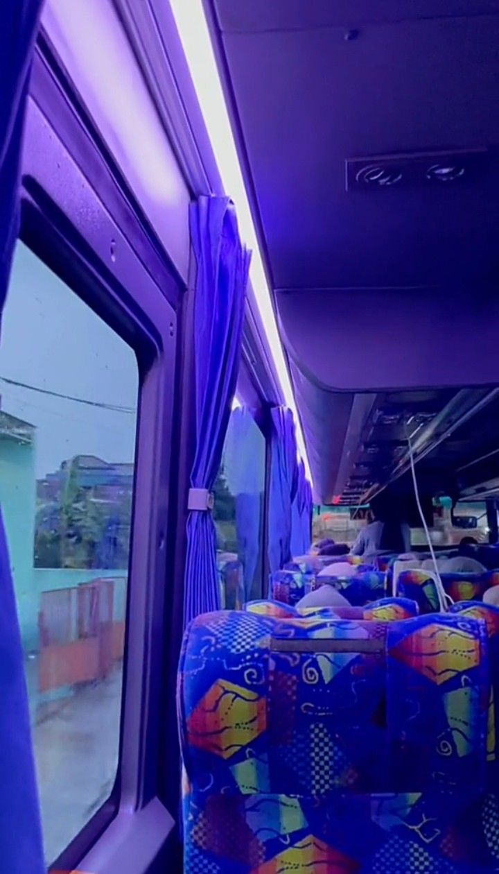 Kabin dalam bus.