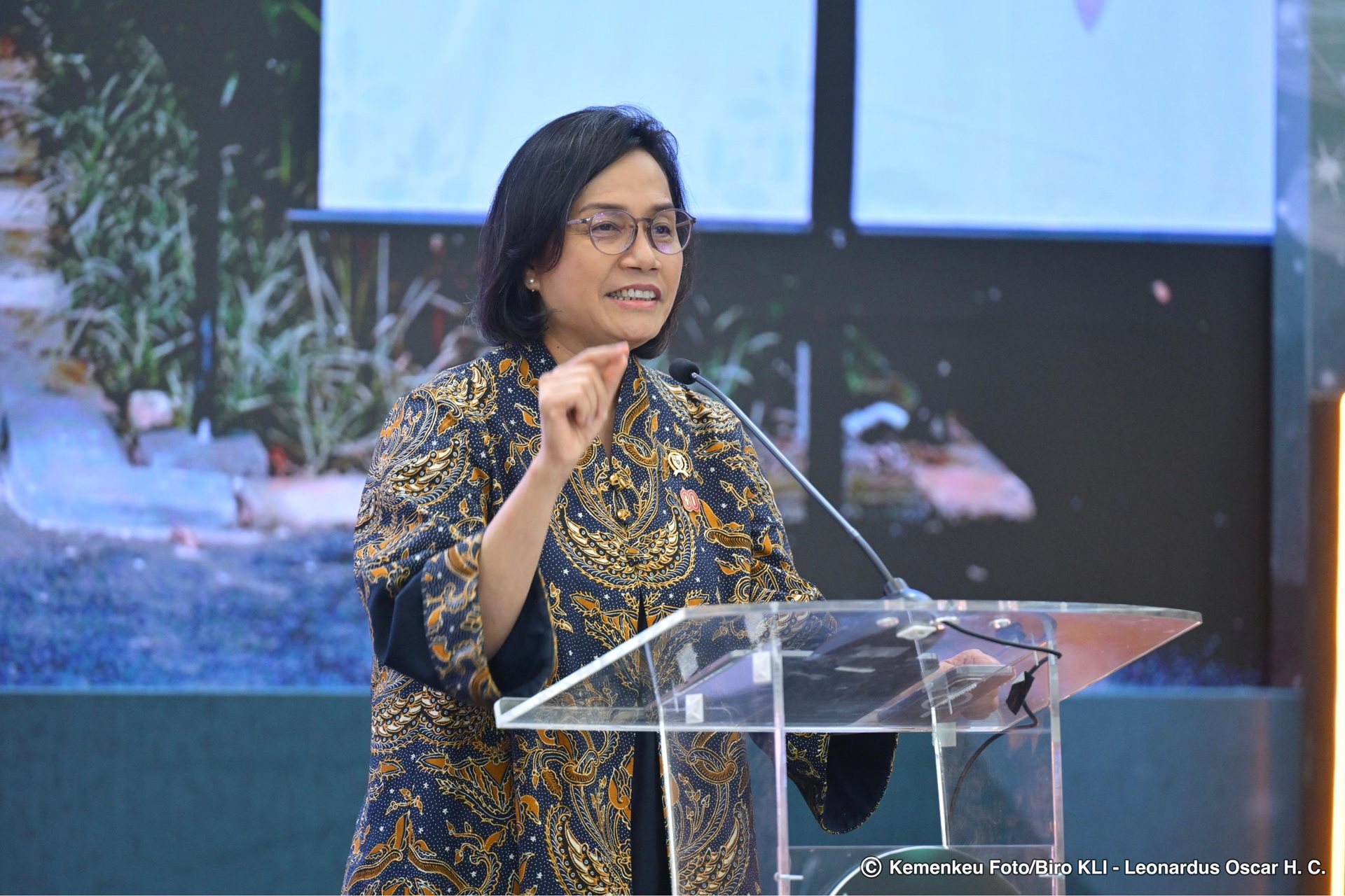 Menteri Keuangan Sri Mulyani Indrawati menekankan bahwa membayar pajak sejatinya memiliki prinsip yang mirip dengan menunaikan zakat dan wakaf dalam ajaran Islam.