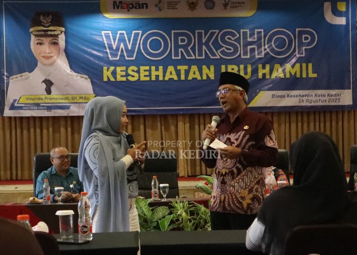 Gus Qowim saat menghadiri workshop kesehatan ibu hamil di Hotel Lotus Kota Kediri.