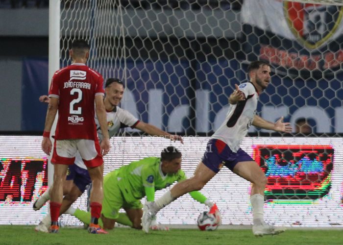 Persik Kediri versus Bali United FC.