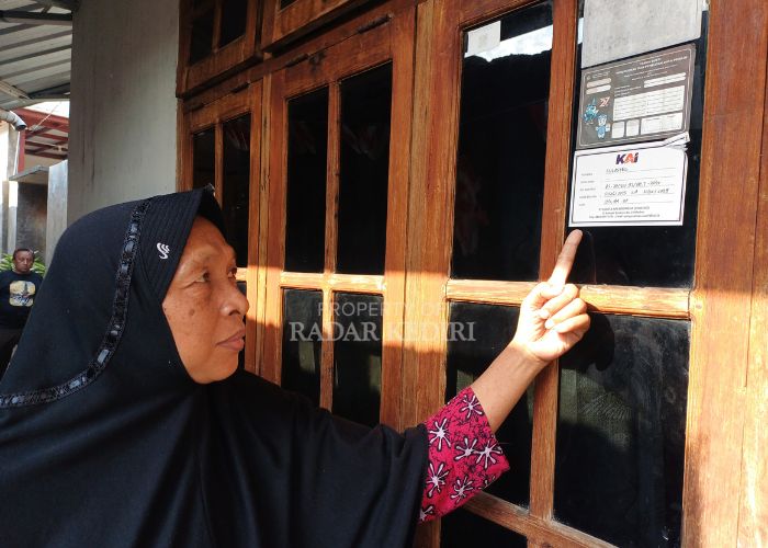 Sulastri, 57, mengaku tak tahu terkait kontrak rumah tersebut dengan PT KAI.