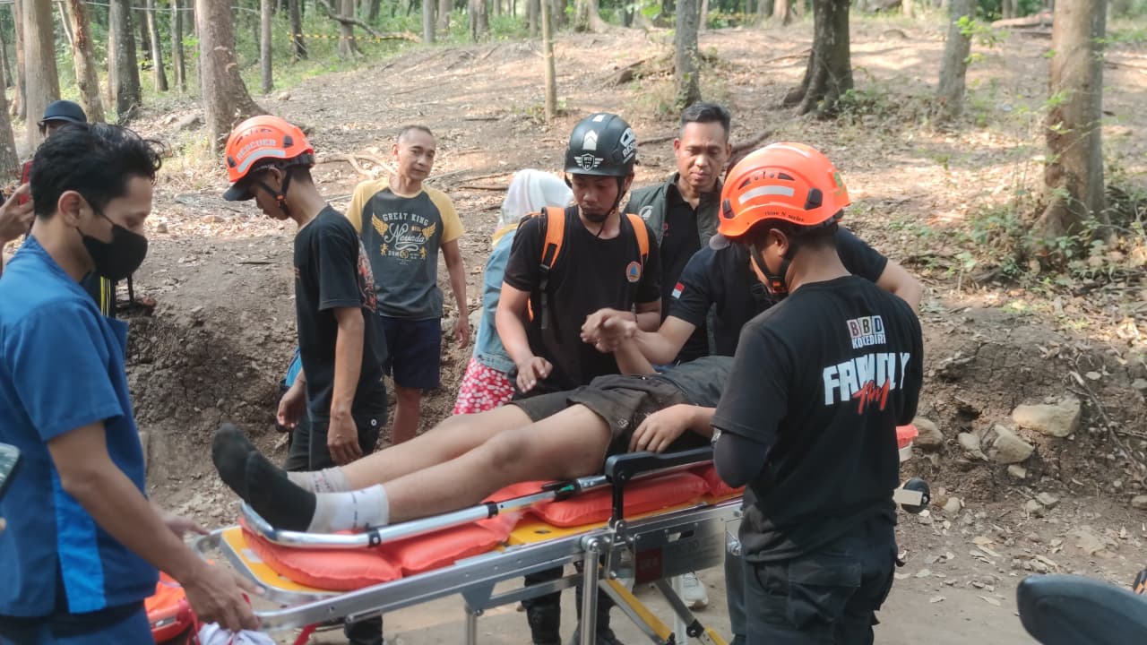 proses evakuasi pelajar di Gunung Klotok