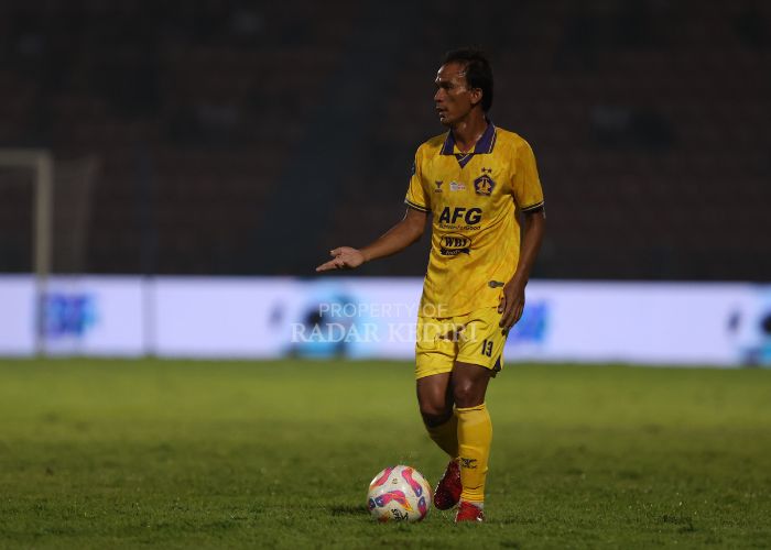 Faris Aditama, Persik Kediri.