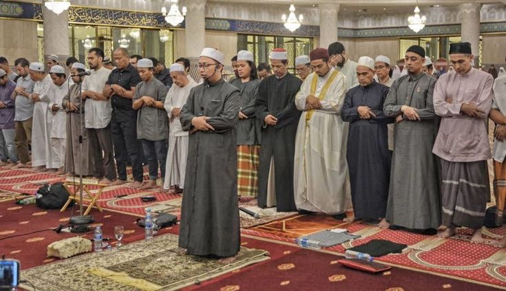 Ilustrasi salat berjamaah.