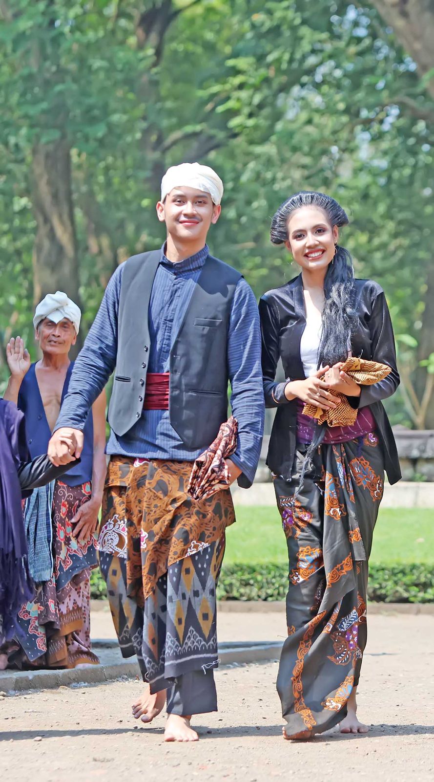 Kediri Fashion Batik Festival 2025 mengusung Trinaya Kadhiri atau busana untuk semua generasi.