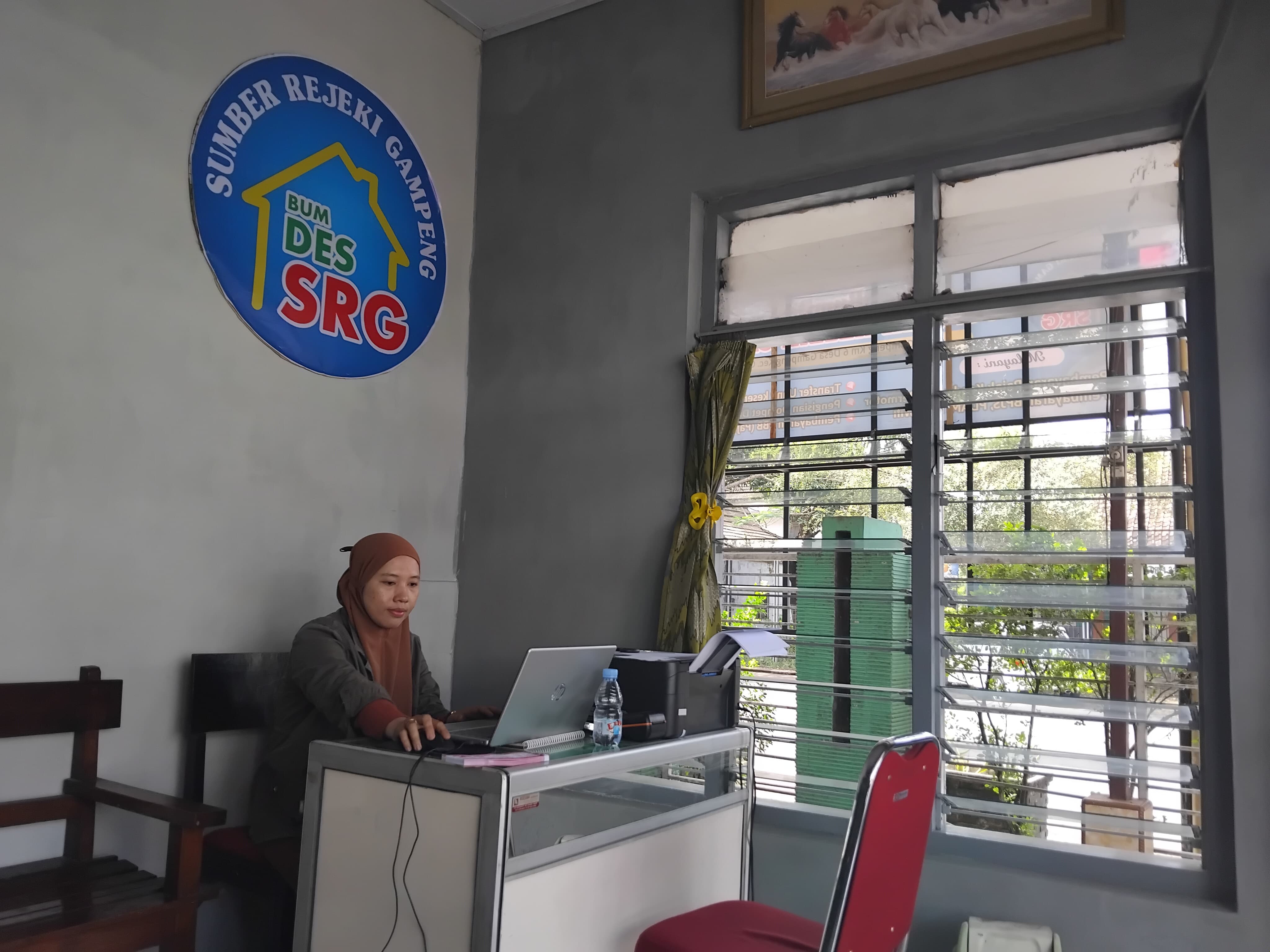 Bumdes Sumber Rejeki Gampeng melayani pengurusan pajak.