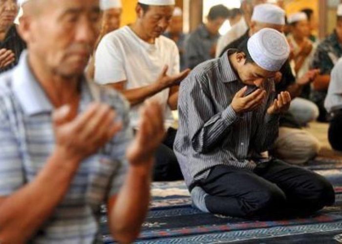 Ilustrasi berdoa agar mendapatkan keturunan anak sholeh dan sholehah.