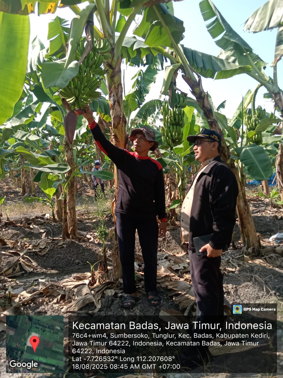 Sulistyo Budi (kanan) Anggota DPRD Kabupaten Kediri Fraksi PKS saat menerima aspirasi masyarakat bidang pertanian