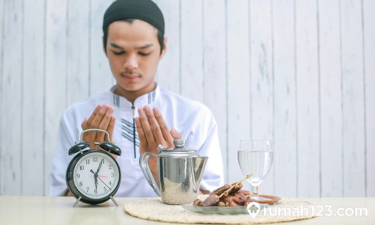Ilustrasi berbuka puasa pada qadla puasa Ramadhan.