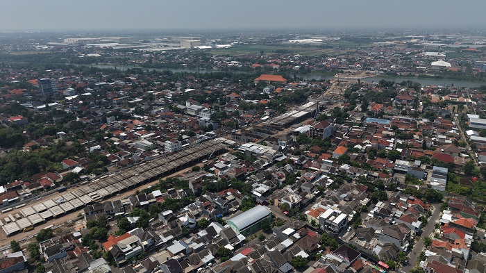 Hingga kini, ruas tol menuju Bandara Dhoho Kediri belum juga selesai.