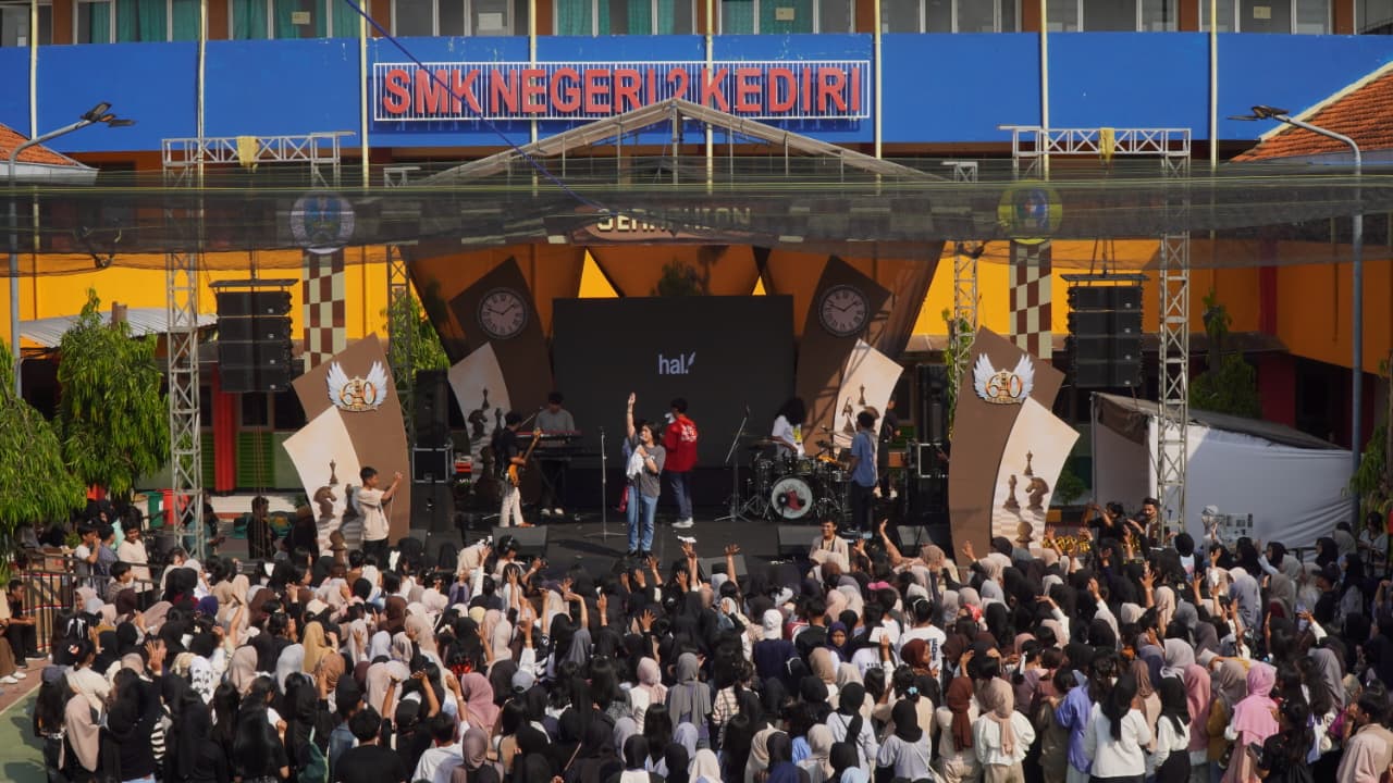 Dies Natalis ke 60 SMKN 2 kediri berlangsung meriah