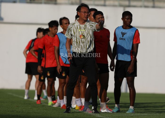 Suasana latihan Persik Kediri.