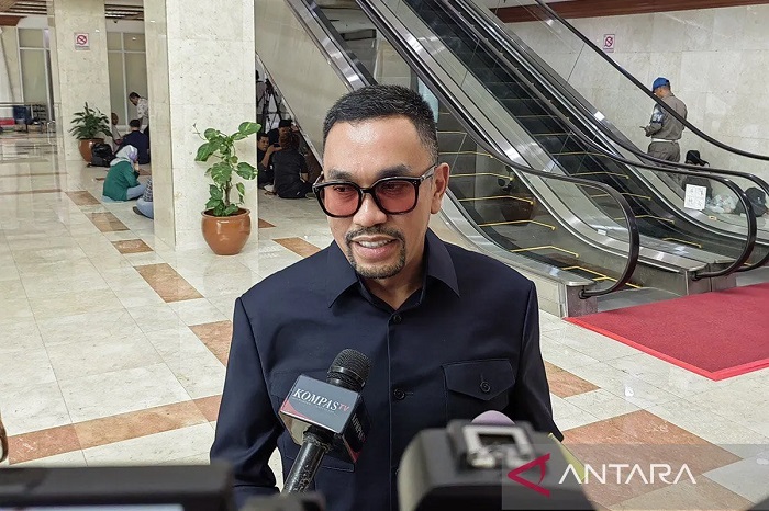 Ahmad Sahroni resmi dicopot dari jabatannya wakil ketua Komisi III DPR RI.