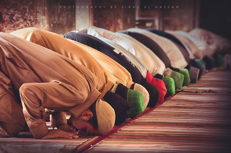 Ilustrasi salat berjamaah.