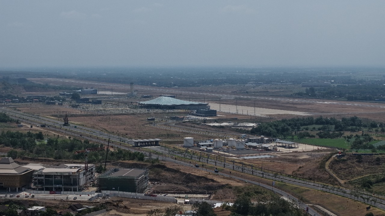 Area Bandara Dhoho di kaki Gunung Wilis. Harga  tanah di sekitarnya diperkirakan bakal  meroket.