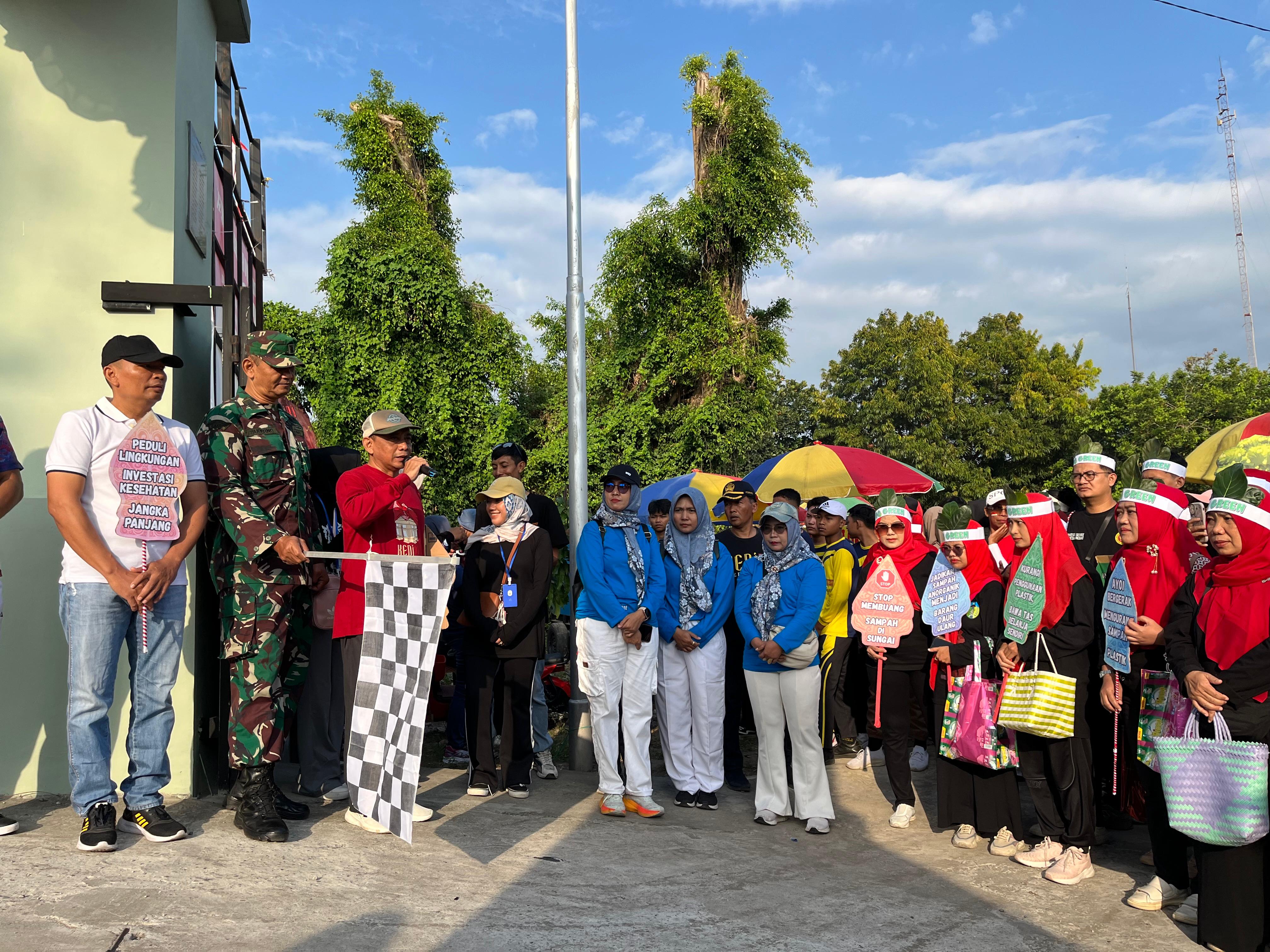 Warga Ngasem Kabupaten Kediri Meriahkan HUT Ke-80 RI dengan Jalan Sehat