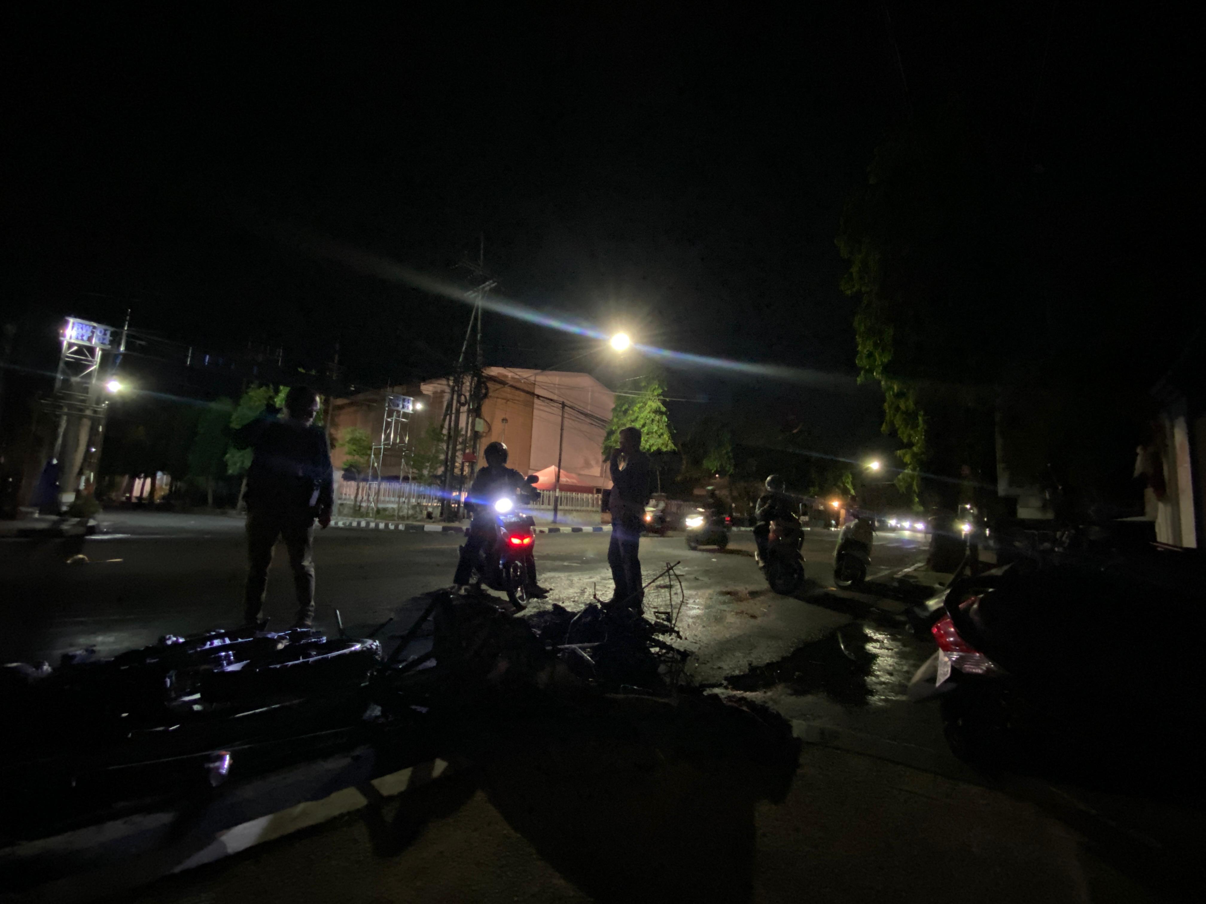 JADI SASARAN AKSI: Suasana di depan Satlantas Polres Kedri Kota.