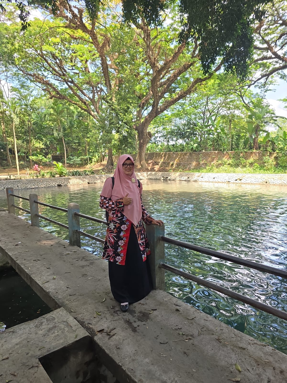 Anggota fraksi PKS Kabupaten Kediri Reni Ramawati mengunjungi Sumber Ngadiloyo perlu dikembangkan pengelolan secara baik.