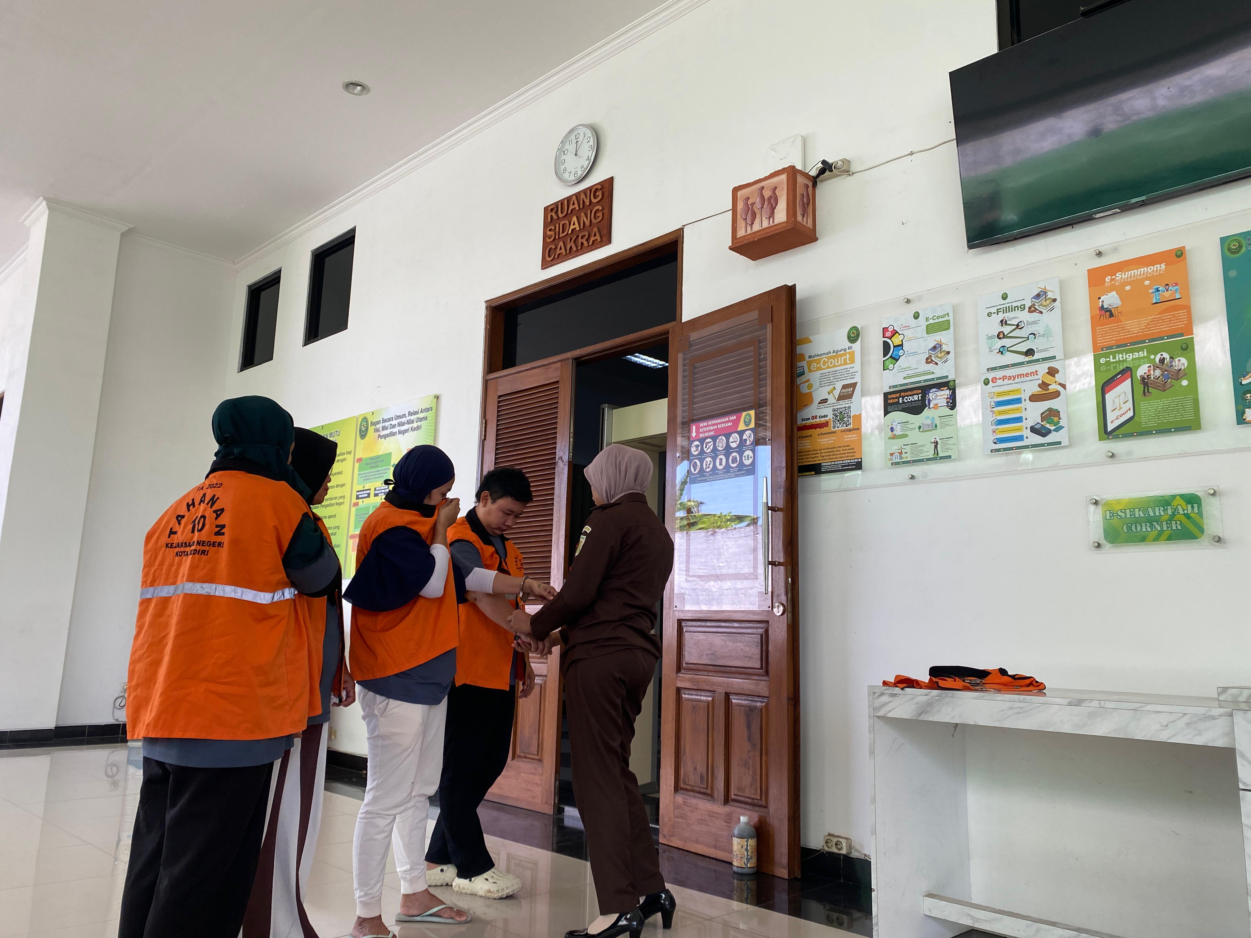 Komplotan pencopet Golden Swalayan Kota Kediri.
